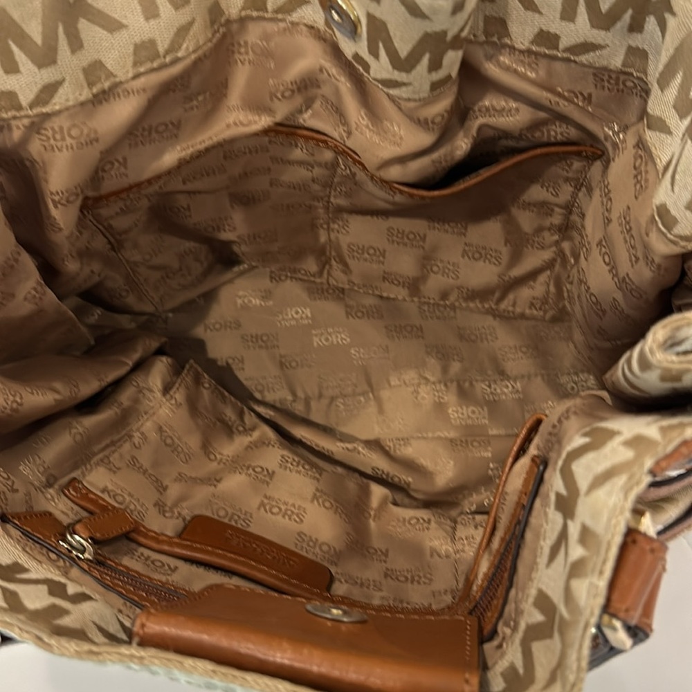 Michael Kors purse - Picture 5 of 5